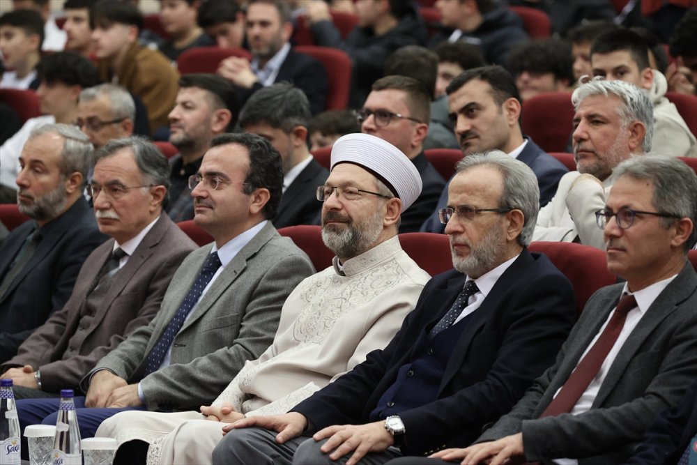 Diyanet İşleri Başkanı Erbaş, "Değerler Eğitimi" programına katılan gençlerle bir araya geldi:
