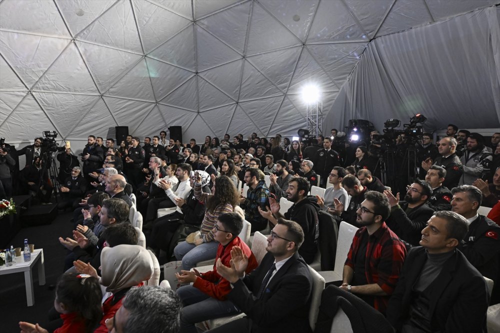 Alper Gezeravcı'nın tarihi uzay yolculuğu Ankara'dan takip edildi