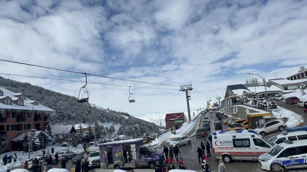 Palandöken Kayak Merkezi'nde yarıyıl tatili yoğunluğu yaşanıyor