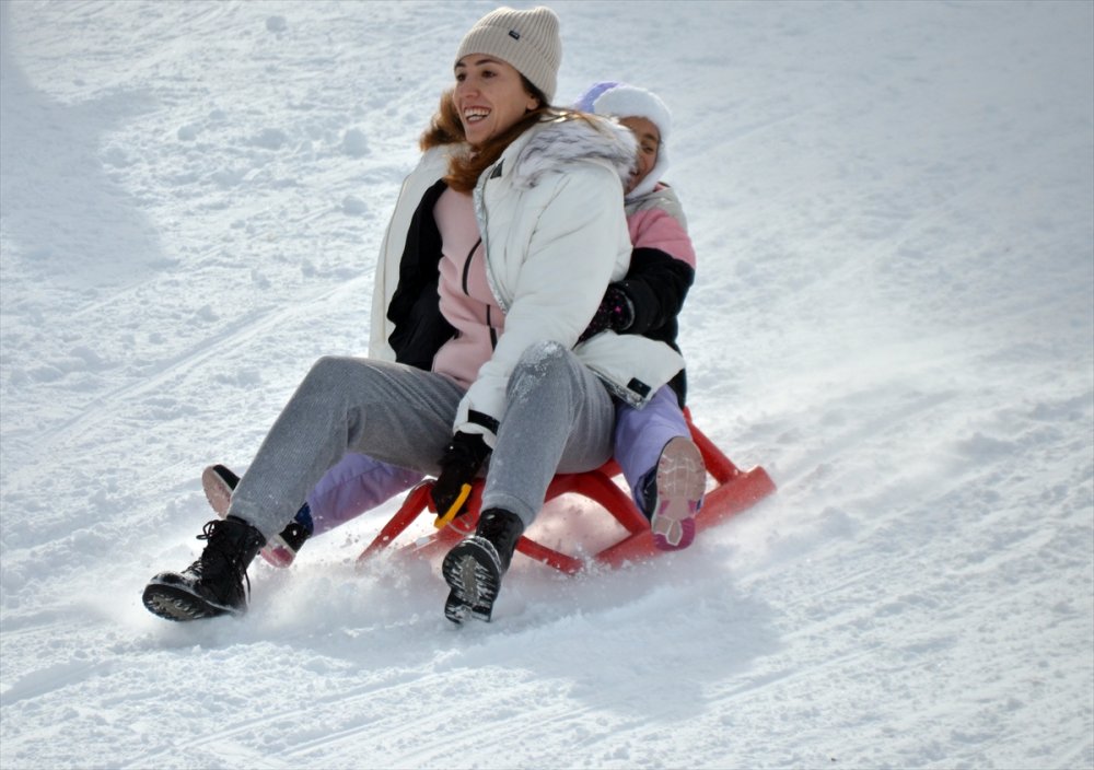 Kars Sarıkamış Kayak Merkezi bu hafta sonu da yoğun