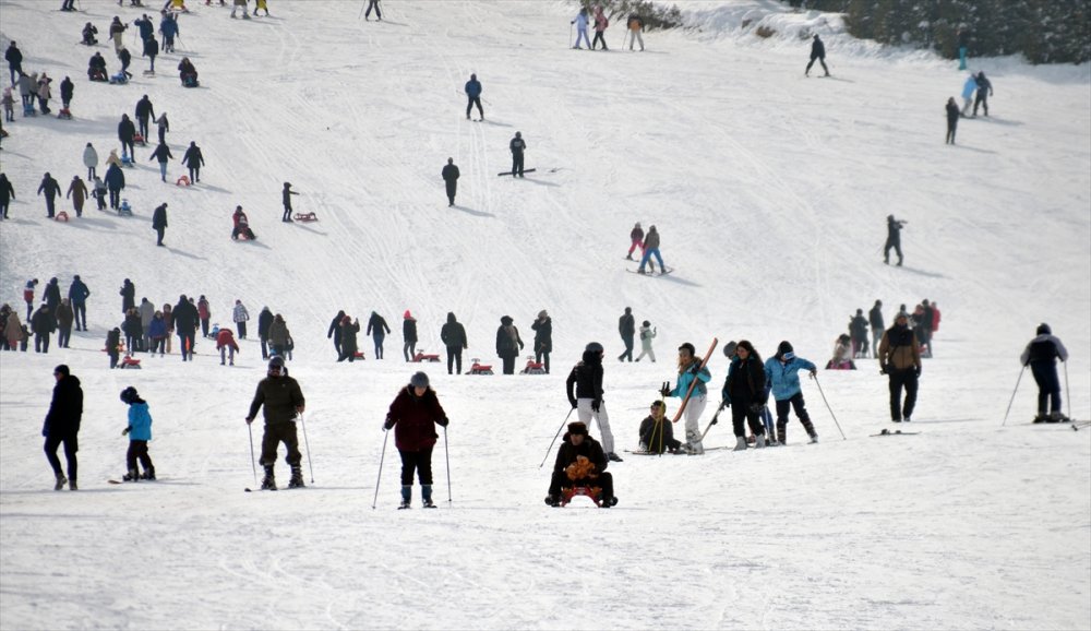 Kars Sarıkamış Kayak Merkezi bu hafta sonu da yoğun
