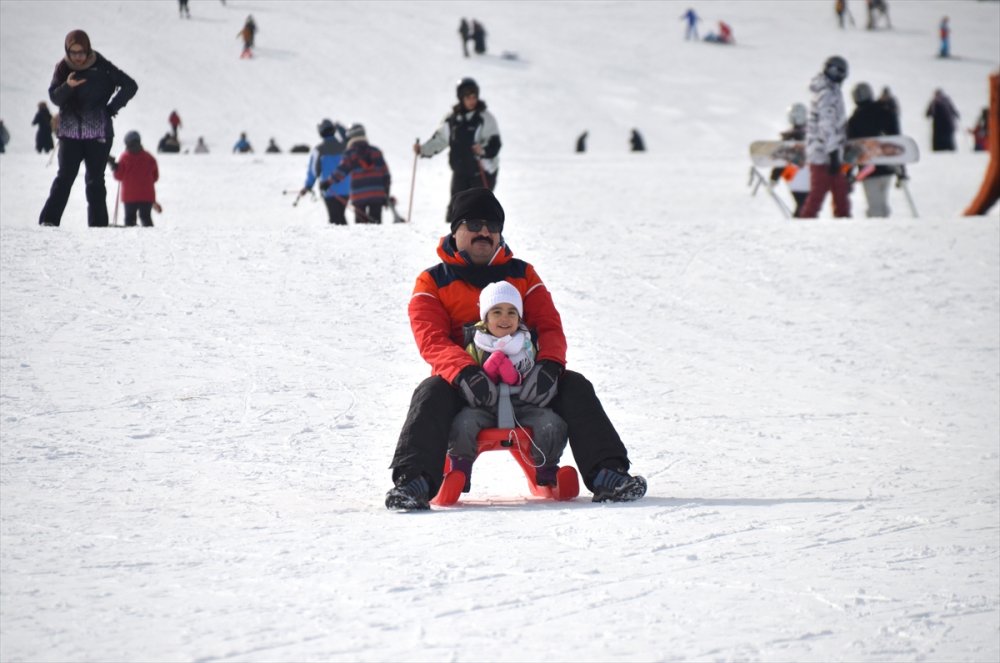 Kars Sarıkamış Kayak Merkezi bu hafta sonu da yoğun