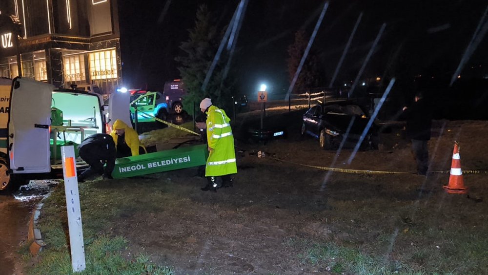 Bursa İnegöl'de otomobil devrildi 2 kişi öldü, 2 kişi yaralandı