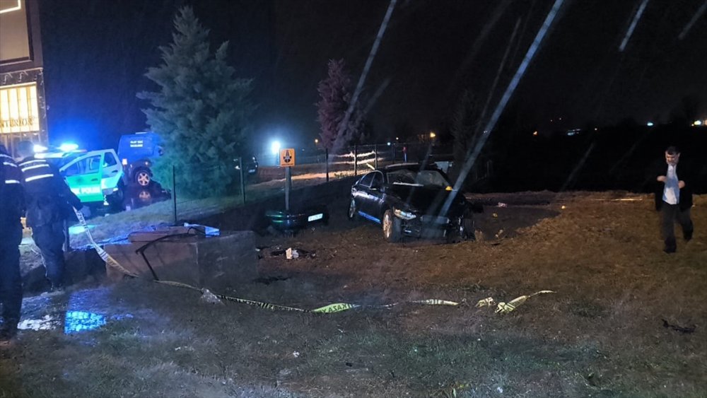 Bursa İnegöl'de otomobil devrildi 2 kişi öldü, 2 kişi yaralandı