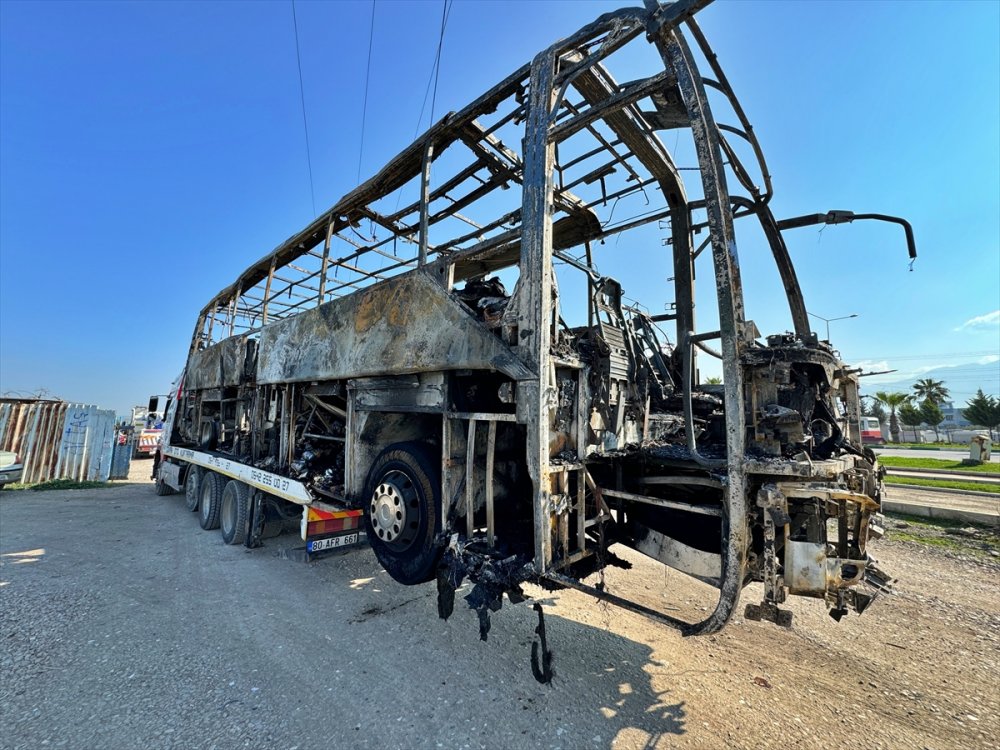 Bir otobüs daha seyir halindeyken alev aldı