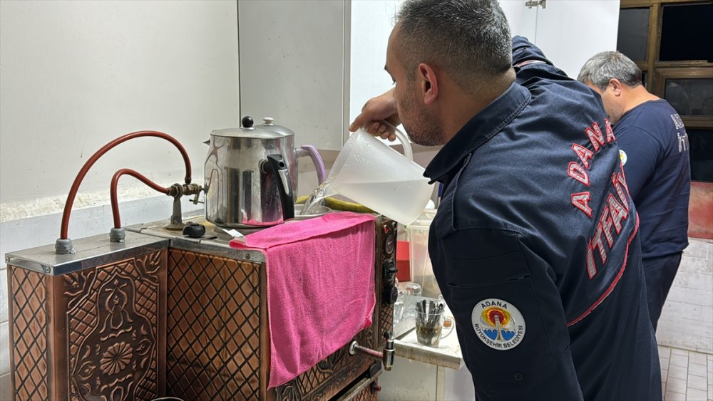 Adana'da itfaiyeciler ilk sahuru mesai başında yaptı