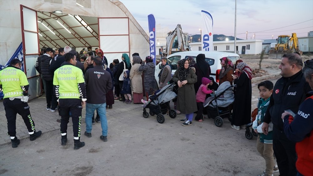 Kahramanmaraş merkezli depremlerin etkilediği Malatya ve Adıyaman'da ilk iftar