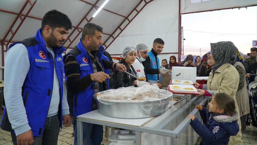 Kahramanmaraş merkezli depremlerin etkilediği Malatya ve Adıyaman'da ilk iftar