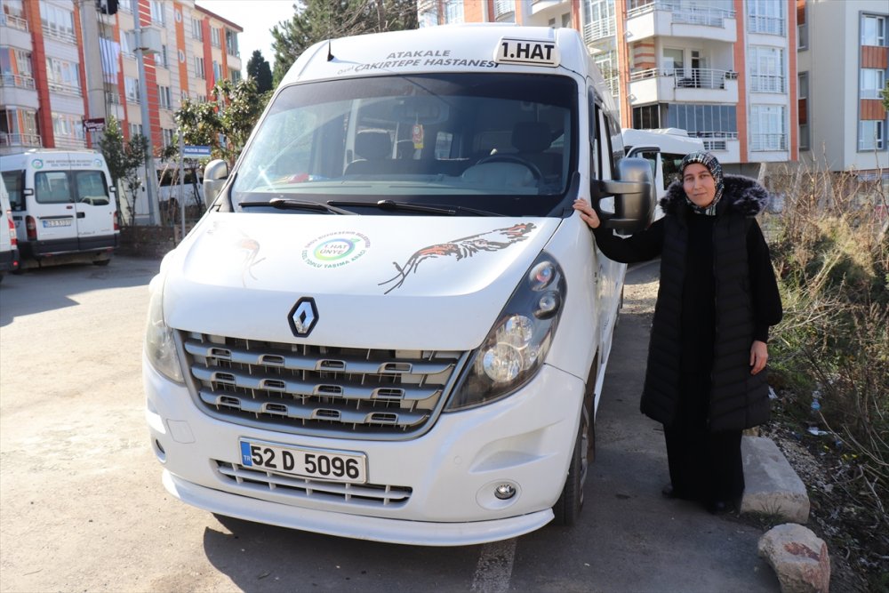 Ünye'de 4 çocuk annesi dolmuş şoförlüğü yaparak aile ekonomisine katkı sağlıyor