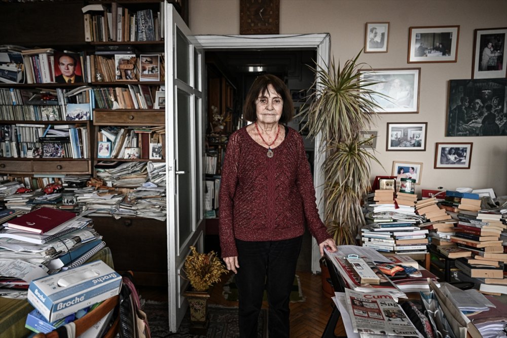 89 yaşında profesörün hayatı gençlere örnek oluyor