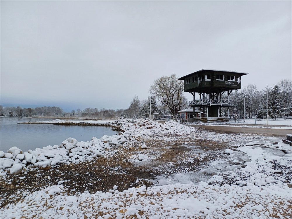 Bolu'nun yüksek kesimleri beyazlara büründü