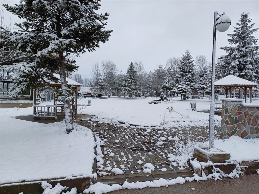 Bolu'nun yüksek kesimleri beyazlara büründü