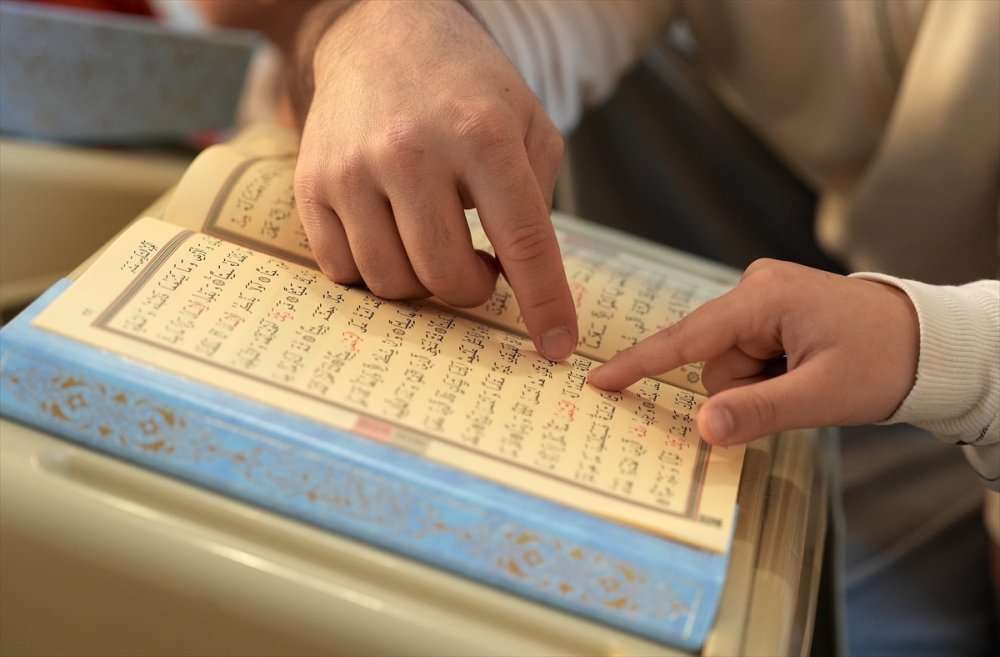 Çocuk dostu camide mukabele geleneği anne ve çocuklarıyla yaşatılıyor