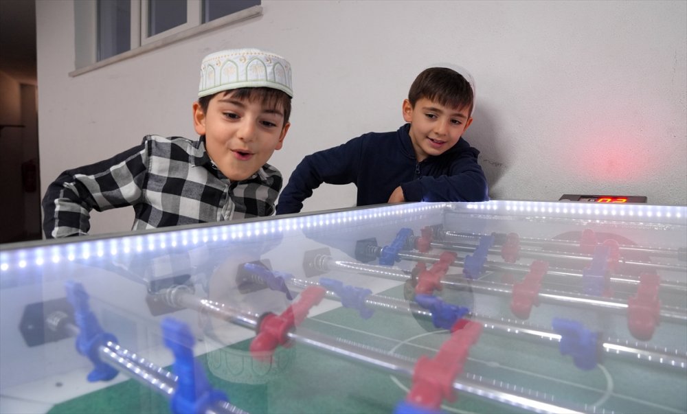 Çocuk dostu camide mukabele geleneği anne ve çocuklarıyla yaşatılıyor