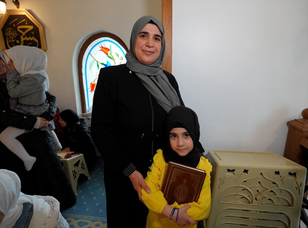 Çocuk dostu camide mukabele geleneği anne ve çocuklarıyla yaşatılıyor