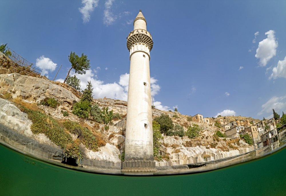 Şanlıurfa’nın Halfeti ilçesinde baraj içinde kalan muhteşem görüntüler