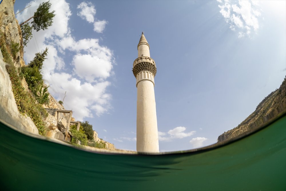 Şanlıurfa’nın Halfeti ilçesinde baraj içinde kalan muhteşem görüntüler