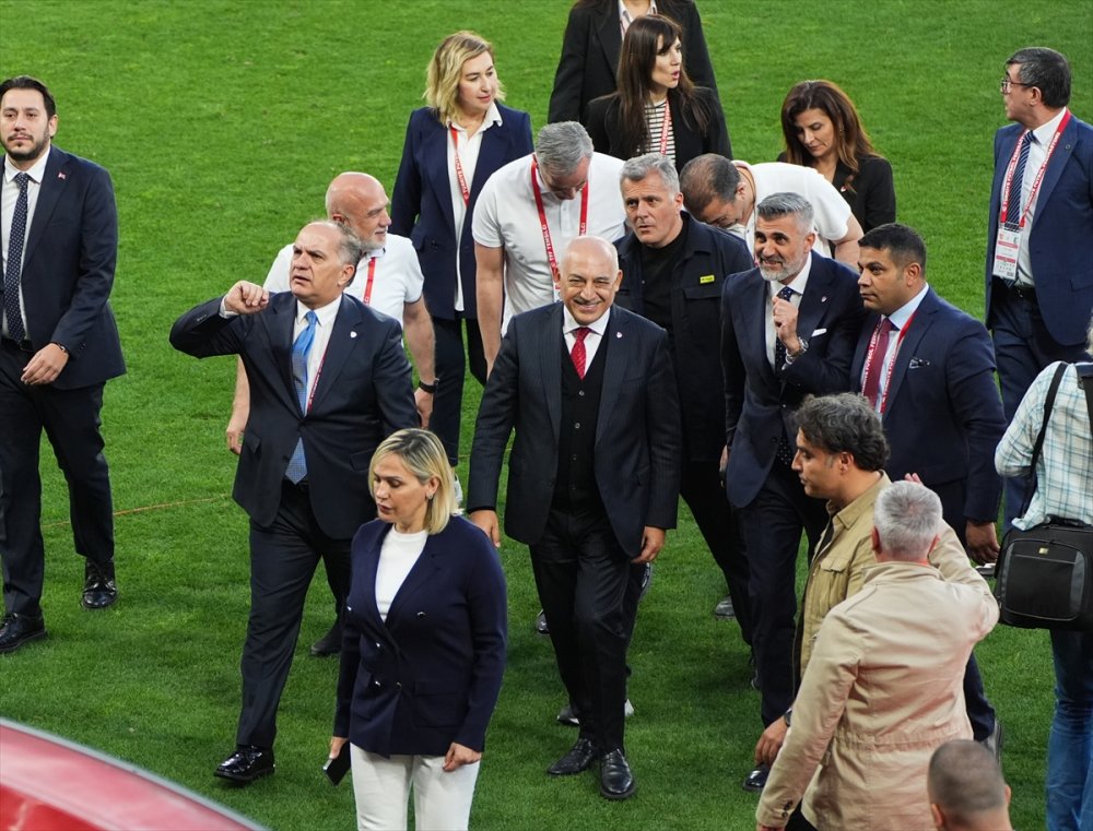 Sezonu 2. Sırada tamamlayarak Süper Lig'e yükselen Göztepe, kupasını aldı