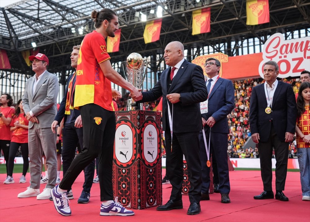 Sezonu 2. Sırada tamamlayarak Süper Lig'e yükselen Göztepe, kupasını aldı