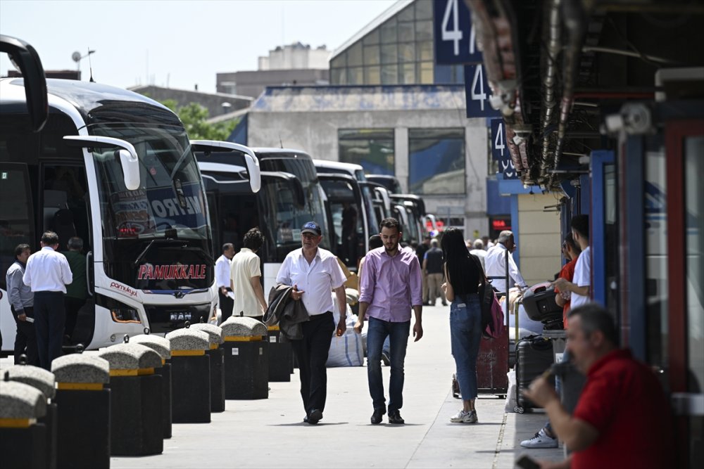 İstanbul'da bayram öncesi otobüs biletleri tükendi, ek seferler konuldu