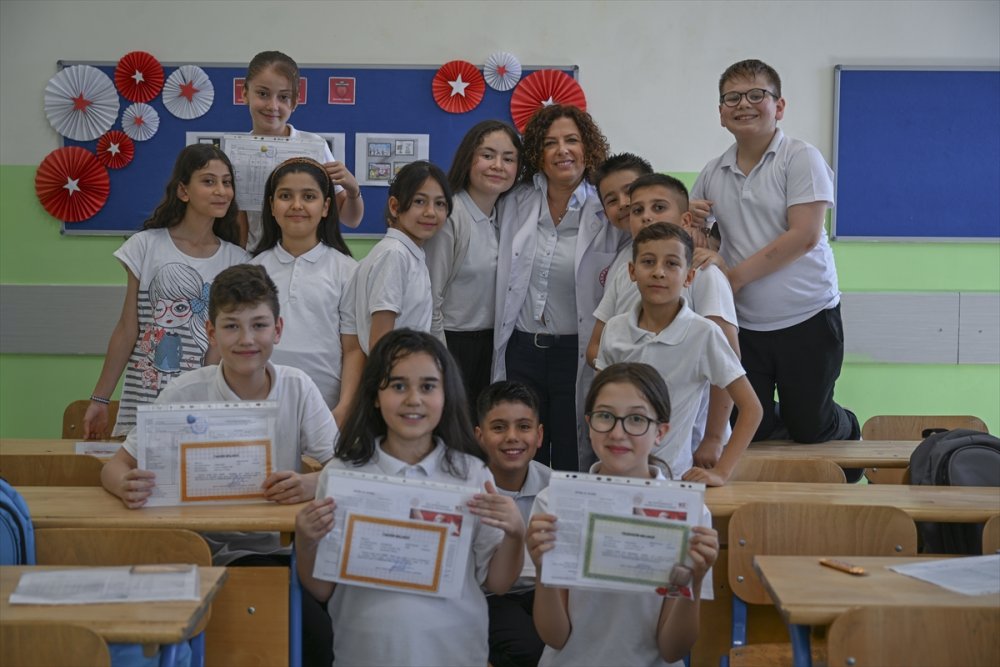 20 milyondan fazla öğrenci karnesini alarak yaz tatiline girdi