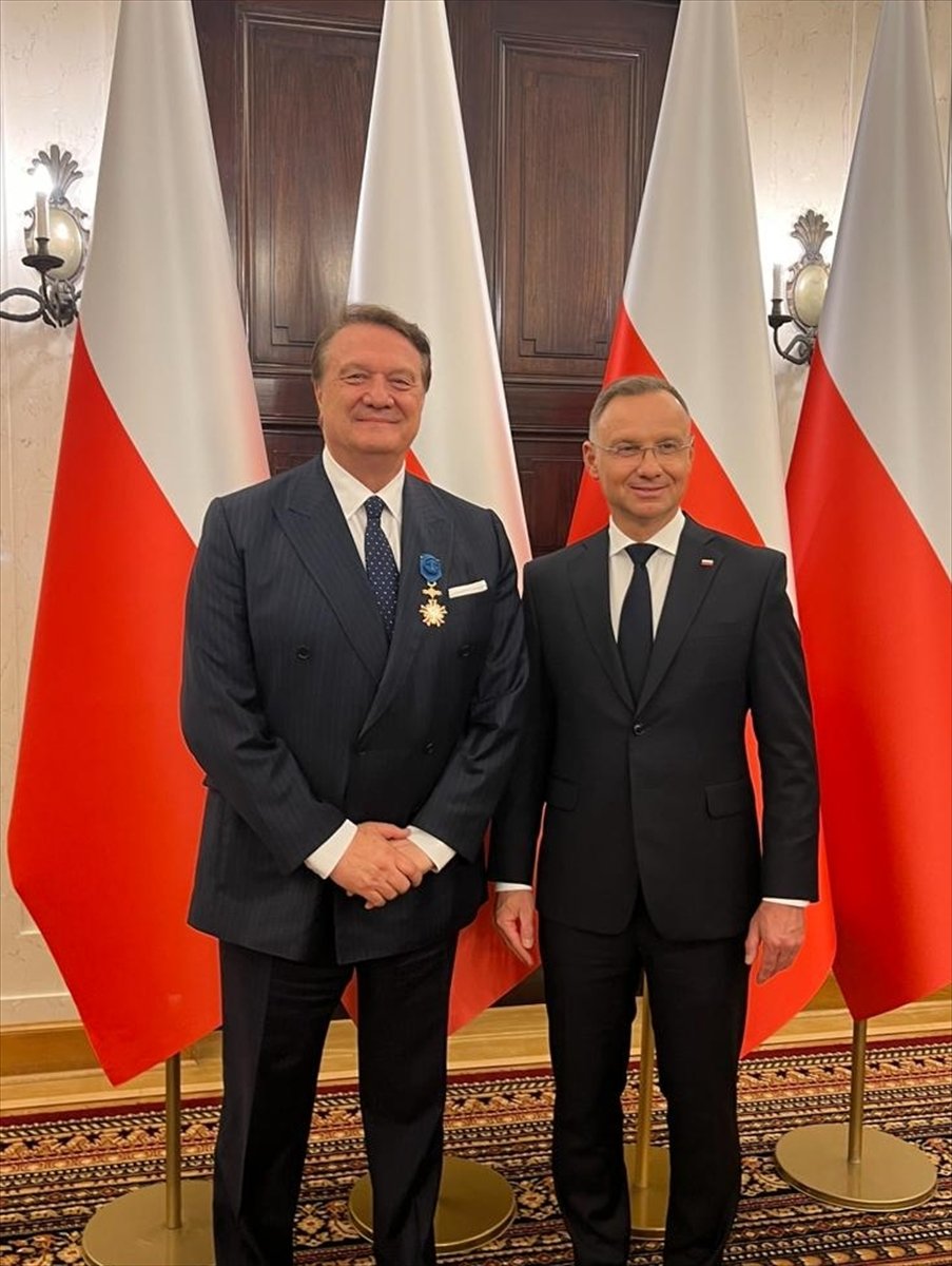 Hasan Arat'a Polonya'dan Üstün Liyakat Madalyası