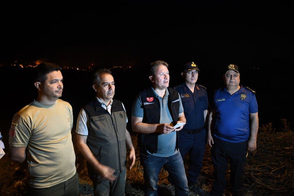 Uşak'ta çıkan orman yangınına karadan ve havadan müdahale sürüyor