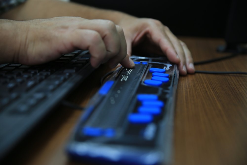 Üç üniversite mezunu görme engelli, şimdi de matematik bölümünde yüksek lisans yapıyor