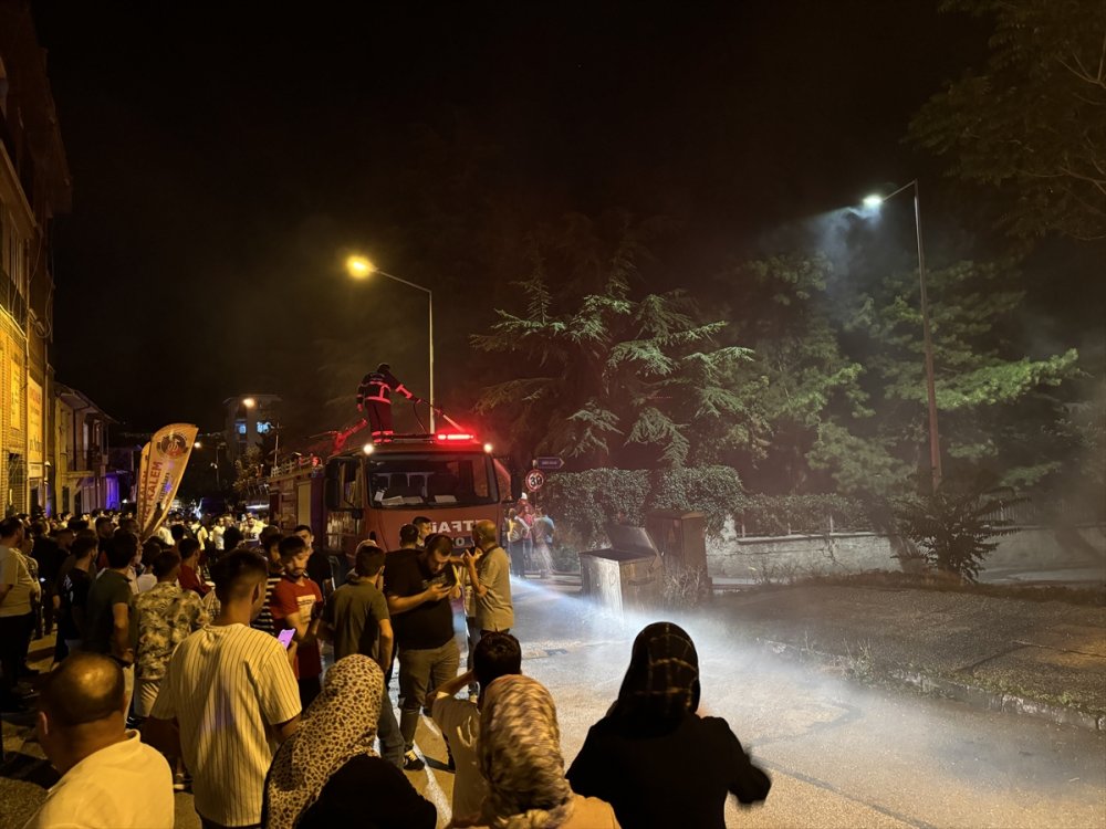 Çankırı'da çıkan yangın söndürüldü ancak 3 ev zarar gördü