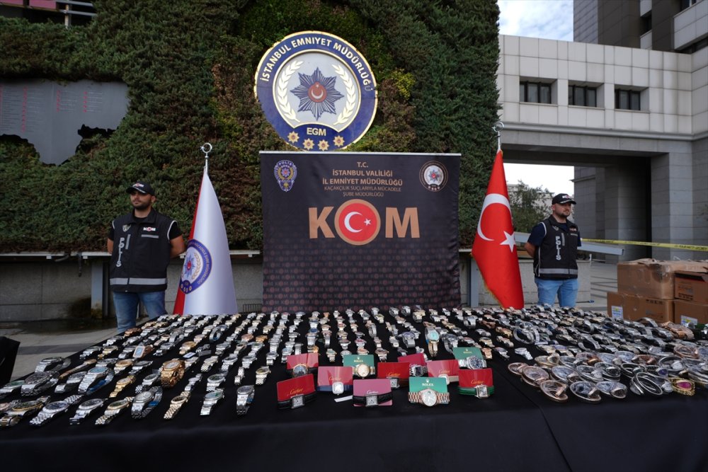 İstanbul'da 10 binden fazla kaçak gözlük, saat ve çanta ele geçirildi