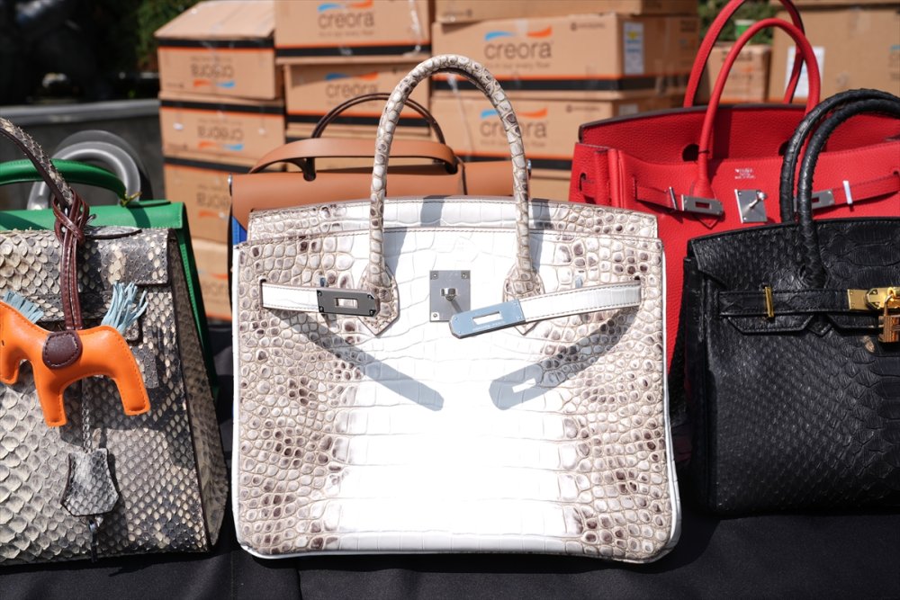 İstanbul'da 10 binden fazla kaçak gözlük, saat ve çanta ele geçirildi