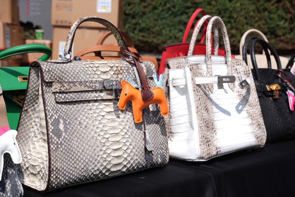 İstanbul'da 10 binden fazla kaçak gözlük, saat ve çanta ele geçirildi