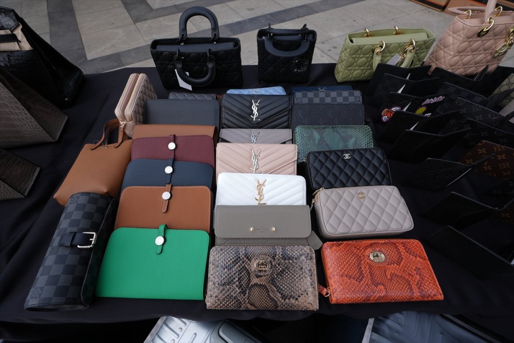 İstanbul'da 10 binden fazla kaçak gözlük, saat ve çanta ele geçirildi