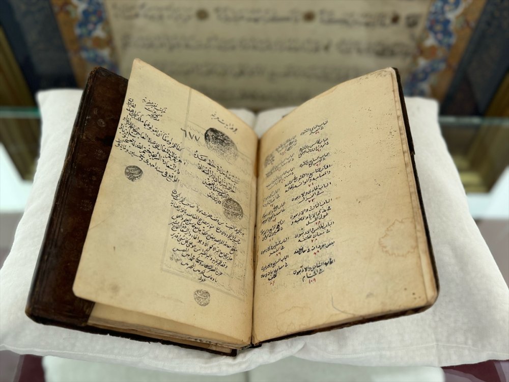 Beşir Ağa Kütüphanesine ait 250 yıllık kayıp el yazması yuvasına geri döndü