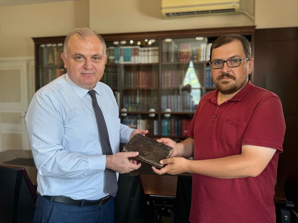 Beşir Ağa Kütüphanesine ait 250 yıllık kayıp el yazması yuvasına geri döndü