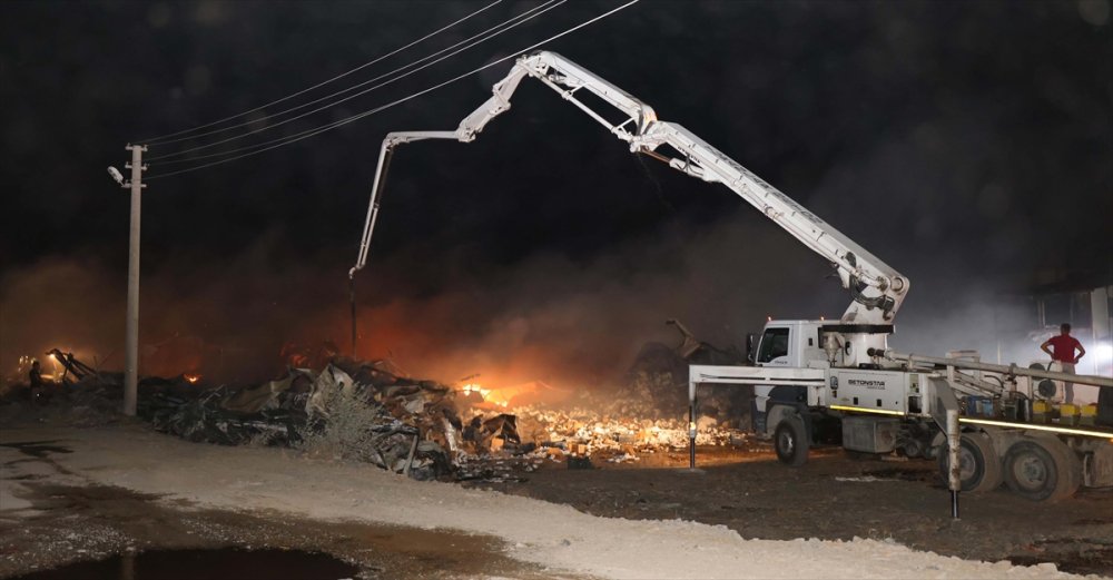 Muğla'da çöp toplama alanında başlayıp bal deposuna sıçrayan yangın kontrol altına alındı