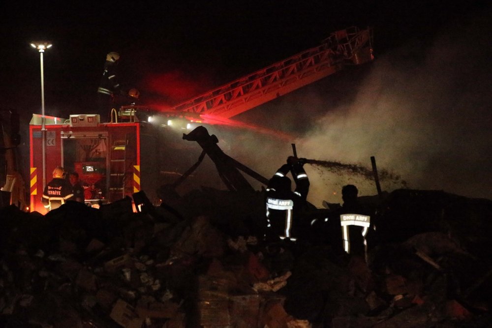 Muğla'da çöp toplama alanında başlayıp bal deposuna sıçrayan yangın kontrol altına alındı