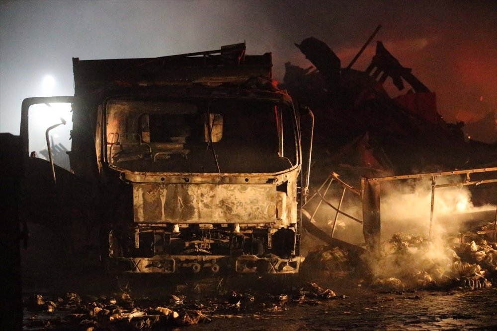 Muğla'da çöp toplama alanında başlayıp bal deposuna sıçrayan yangın kontrol altına alındı
