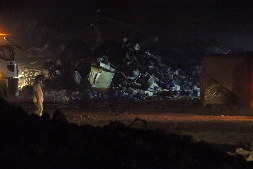 Muğla'da çöp toplama alanında başlayıp bal deposuna sıçrayan yangın kontrol altına alındı