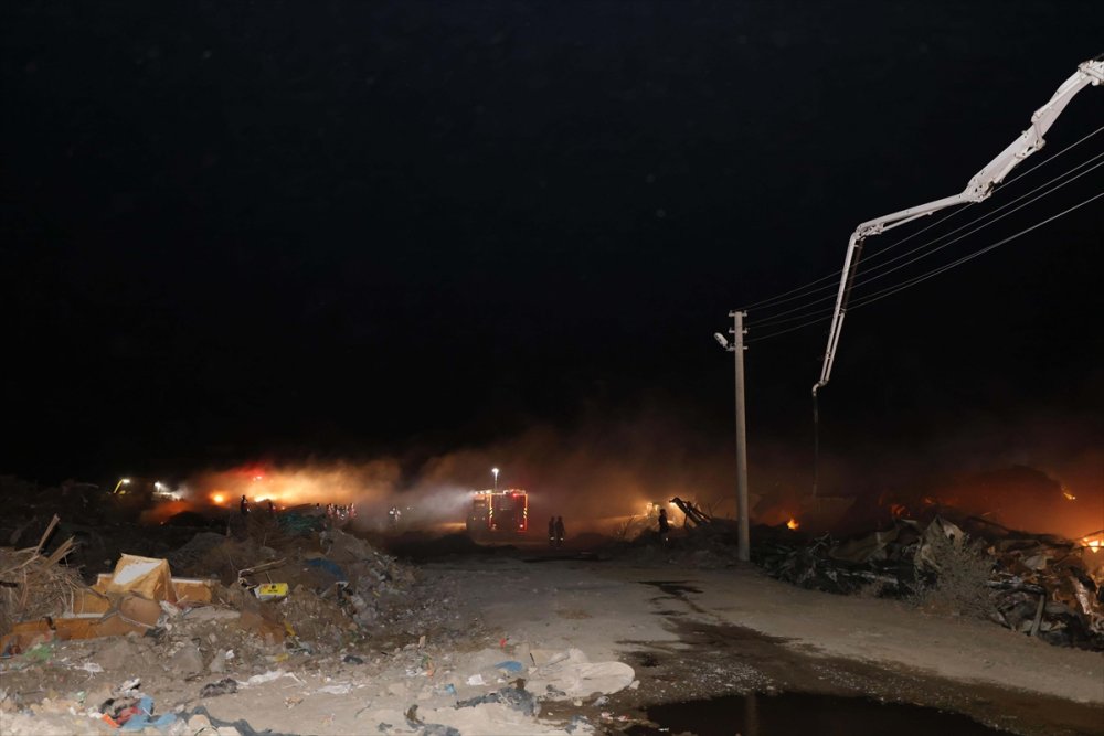 Muğla'da çöp toplama alanında başlayıp bal deposuna sıçrayan yangın kontrol altına alındı