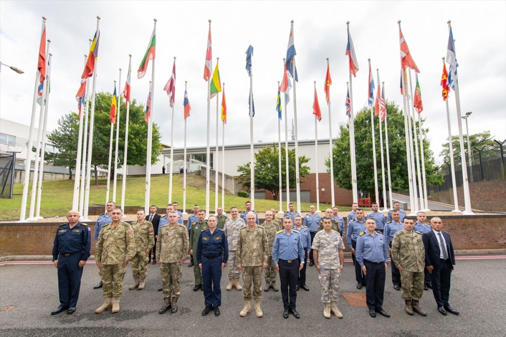 Genelkurmay Başkanı Metin Gürak Türkiye'nin Londra Büyükelçisi Ertaş'ı ziyaret etti