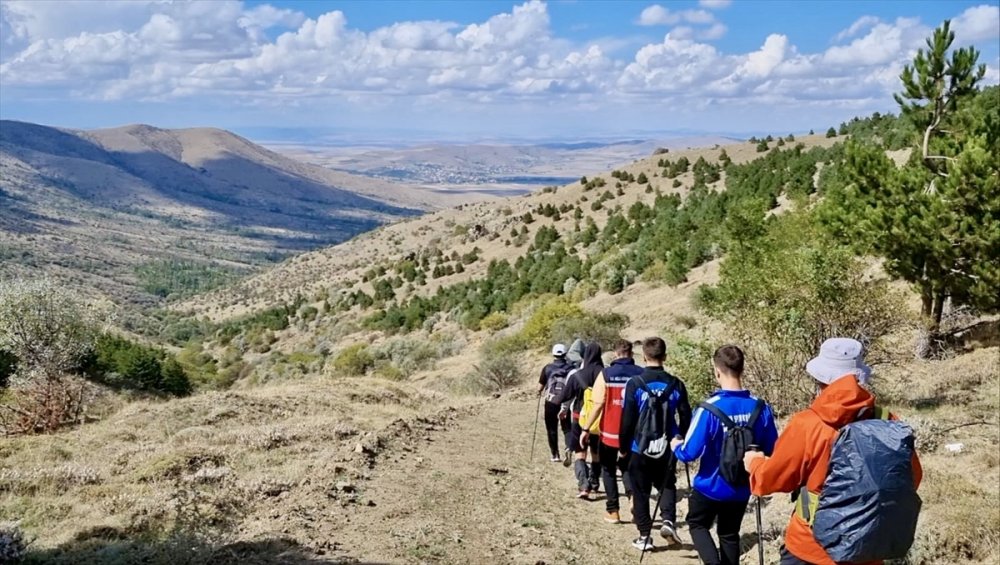 Kırşehirli dağcılar, BOZKIRIN TEZENESİ Neşet Ertaş'ı "Gönül Dağı"nda andı