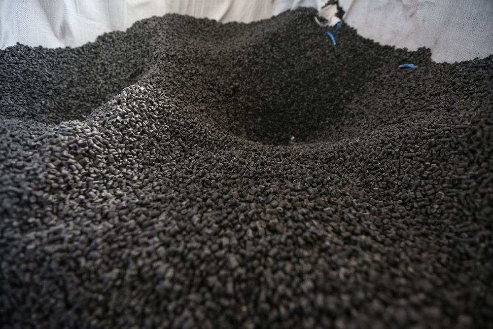 Bursa'da kooperatif üyesi armut üreticileri meyve kasasını da kendileri yapıyor