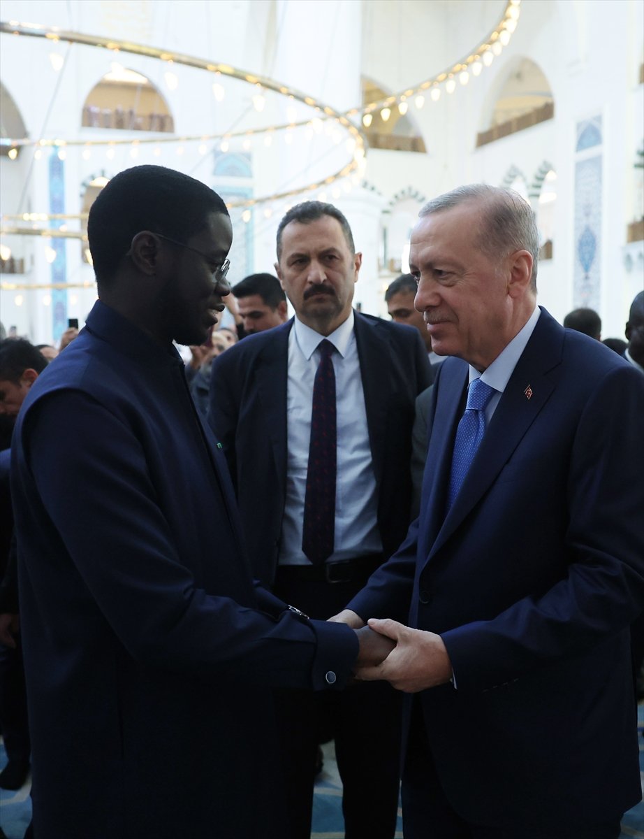 Cumhurbaşkanı Erdoğan, cuma namazını Senegal Cumhurbaşkanı ile birlikte Büyük Çamlıca Camisi'nde kıldı