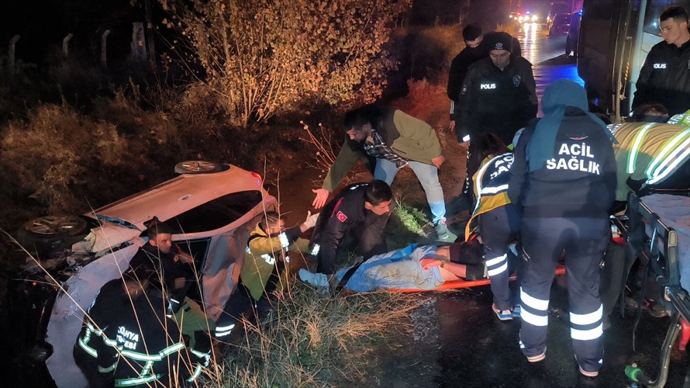 Kütahya'da sulama kanalına devrilen otomobilin sürücüsü yaralandı