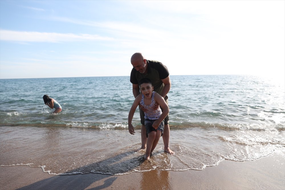 Hakkarili engelli Umut'un deniz görme hayali Antalya'da gerçek oldu