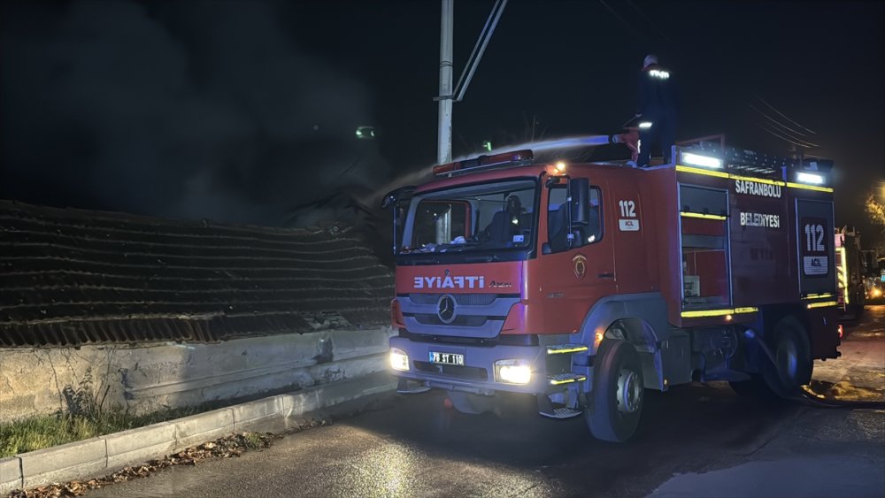 Karabük'te çıkan yangında tek katlı ev kullanılamaz hale geldi