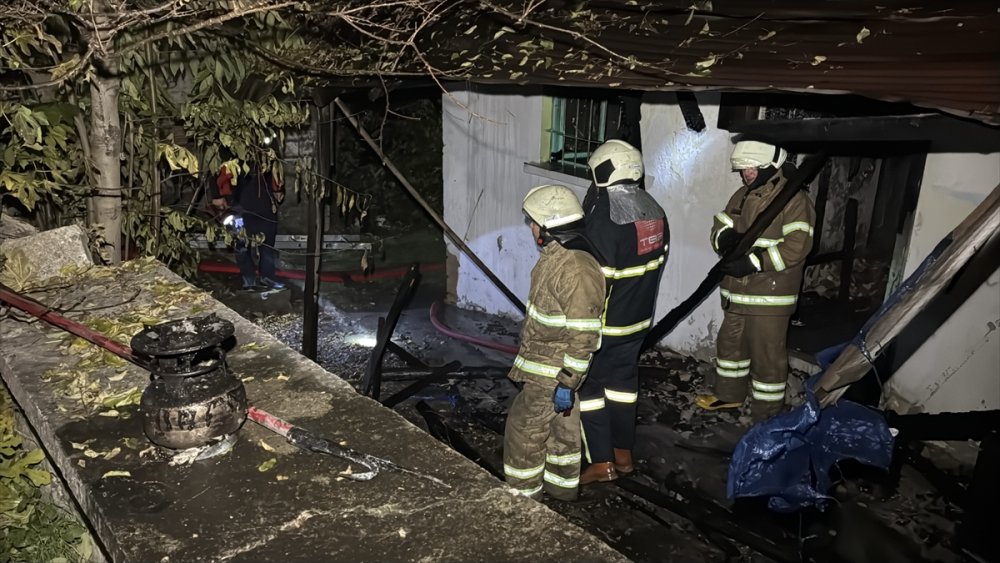 Karabük'te çıkan yangında tek katlı ev kullanılamaz hale geldi