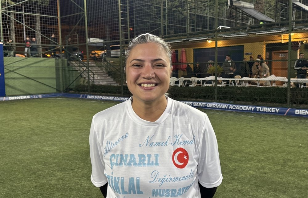 Tekirdağlı kadınlar, ihtiyaç sahibi öğrencilere burs vermek için halı sahada buluştu