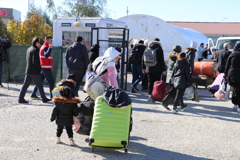 Türkiye'deki Suriyeliler ülkelerine dönüyor
